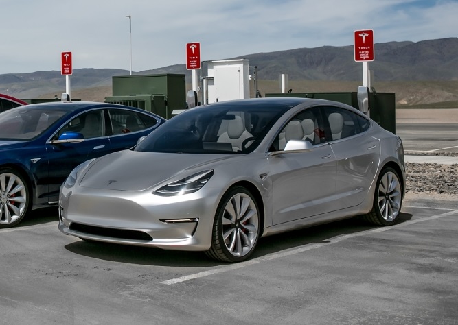 Коли завершиться розробка Tesla Model 3?