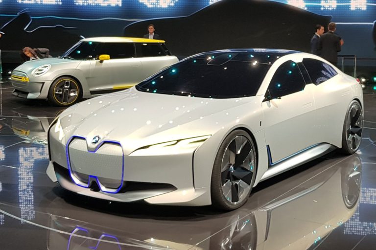 Електромобілі BMW зможуть долати 700 км без підзарядки
