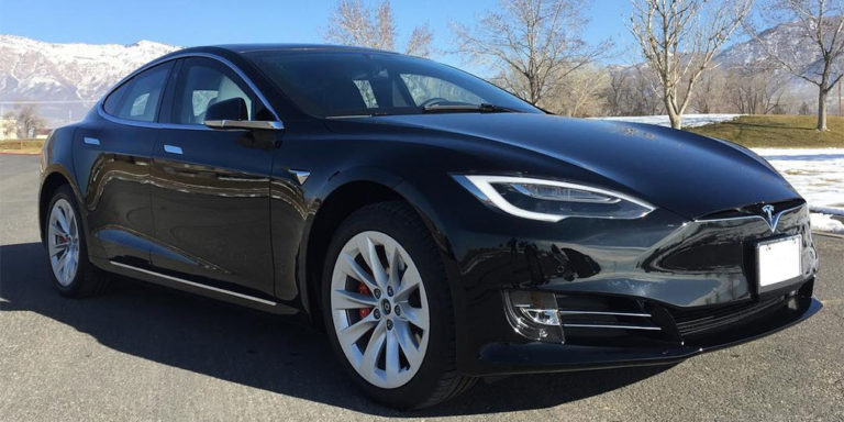 Tesla Model S перетворили на найшвидший в світі броньований автомобіль
