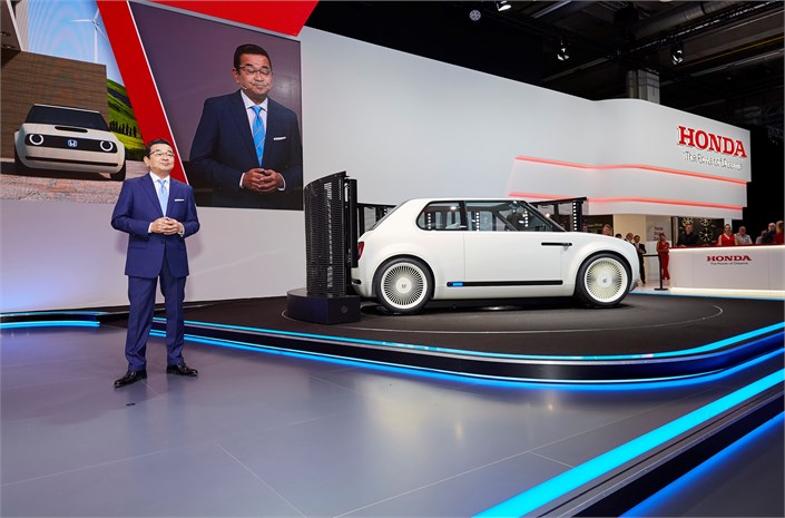 Honda представила сучасний ретро-електрокар (ФОТО, ВІДЕО)