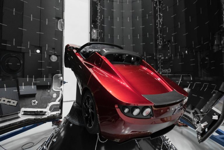 Електрокар Tesla Roadster відправлять на Марс