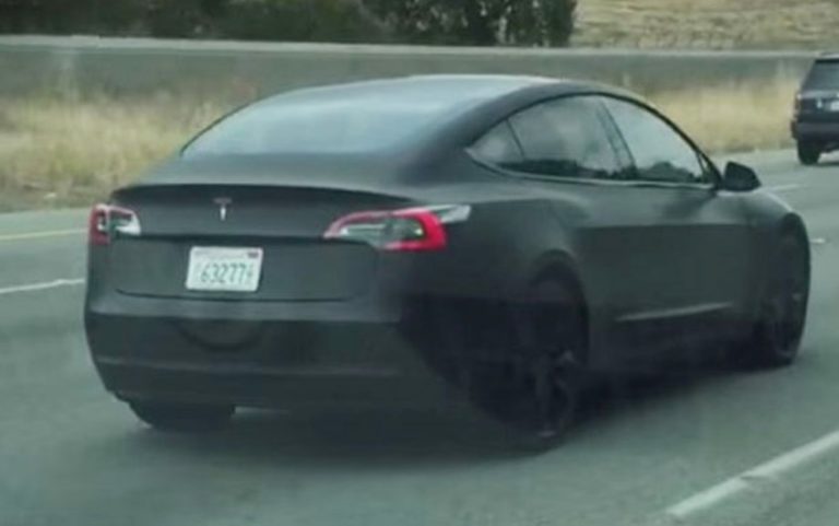 Tesla Model 3 помітили в Каліфорнії