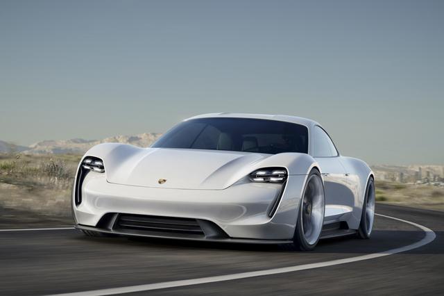 Porsche планує виробляти 20 000 електромобілів Mission E на рік