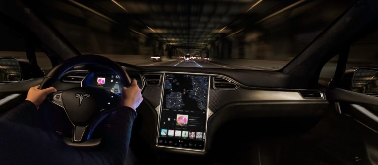 Tesla обережно коментують свій Autopilot 2.0.
