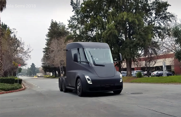 Нове відео з випробувань електричної вантажівки Tesla Semi