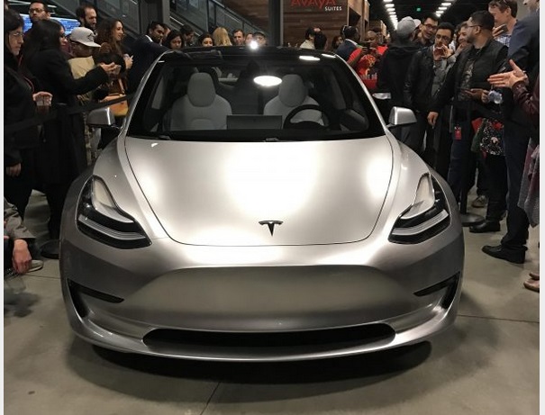 З’явилися фото прототипу Tesla Model 3