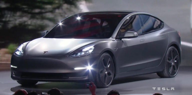 Електромобіль Tesla Model 3 2017 всередині