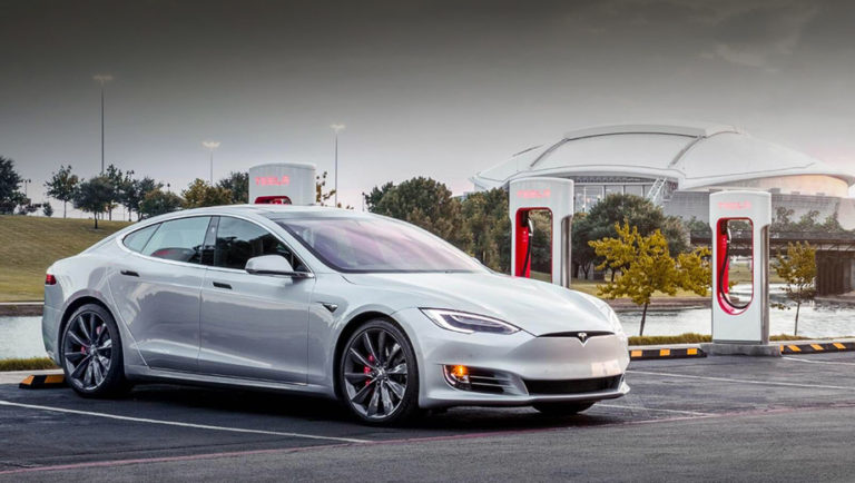Tesla обмежила доступ до зарядних станцій Supercharger