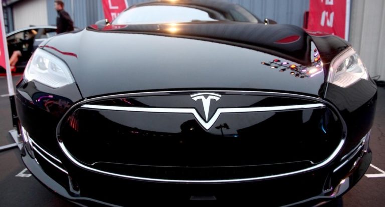 Кому Tesla Model 3? Лише 1000$ завдатку!