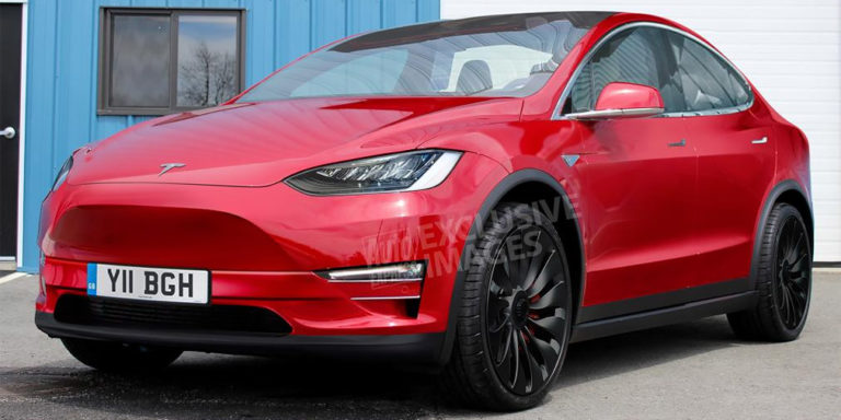 Tesla відклала випуск компактного електричного кросовера