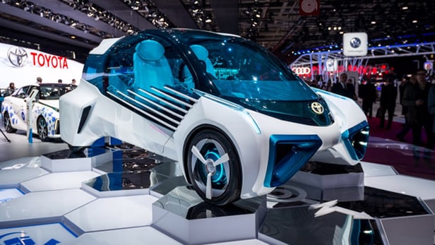 Концепт водневого автомобіля Toyota FCV Plus на виставці в Парижі