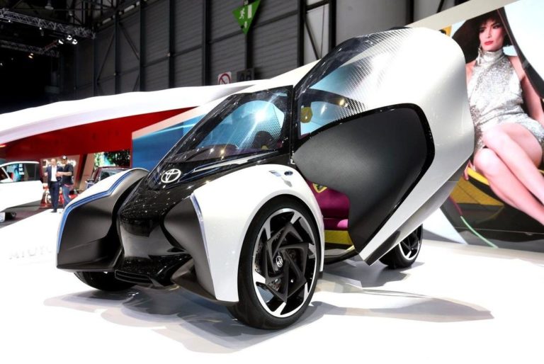 Toyota представила в Женеві міський міні-електромобіль i-Tril