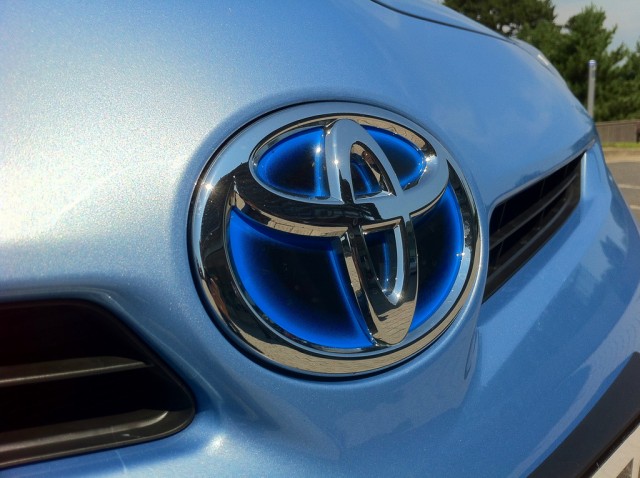 Toyota планує масове виробництво електромобілів до 2020 року