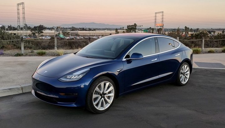 Tesla нарощує обсяги виробництва Model 3