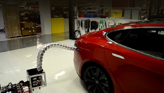Електромобілі Tesla заряджатиметься автоматично