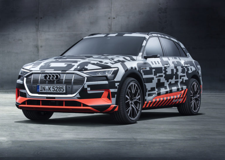 Audi представила електрокросовер e-tron prototype
