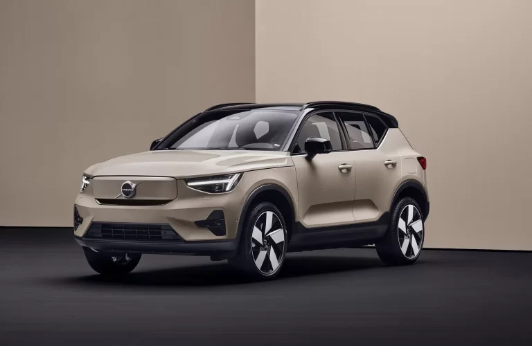 У 2025 році Volvo XC40 Recharge стане Volvo EX40, але в іншому залишиться в unchanged. Дізнайтеся про новий Volvo EX40 2025 року!