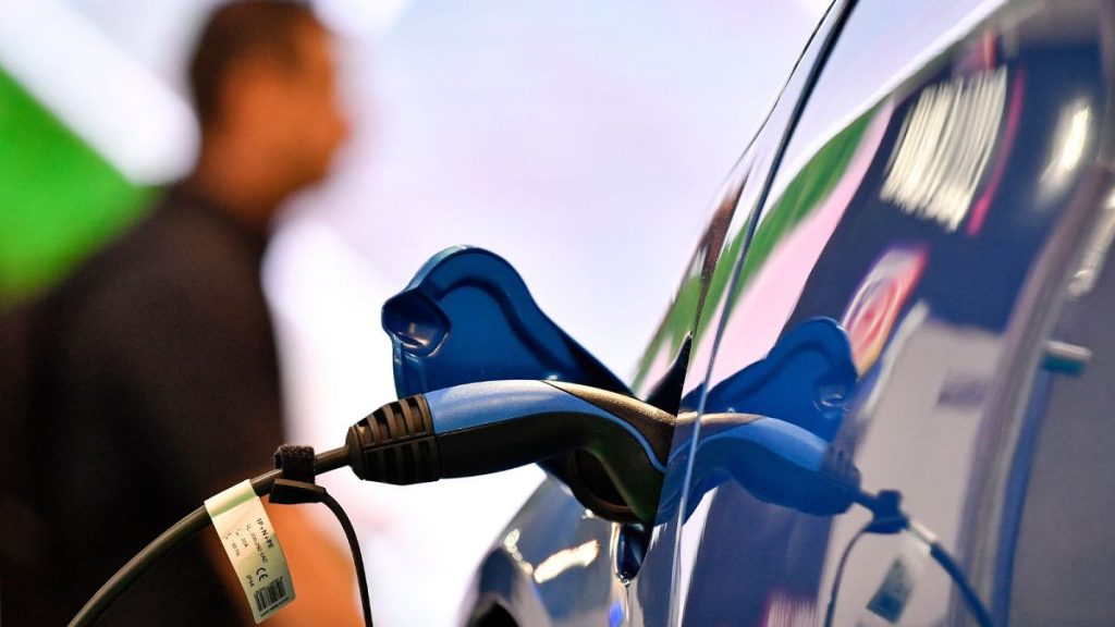 Один з п’яти нових автомобілів, проданих у ЄС цього року, матиме нульові викиди зі вихлопної труби. Як ми до цього дійшли? Відкрийте для себе, як зростає популярність електромобілів!