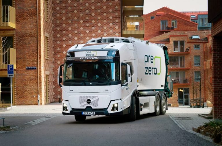 Volvo продає 35 електричних вантажівок шведській компанії з управління відходами