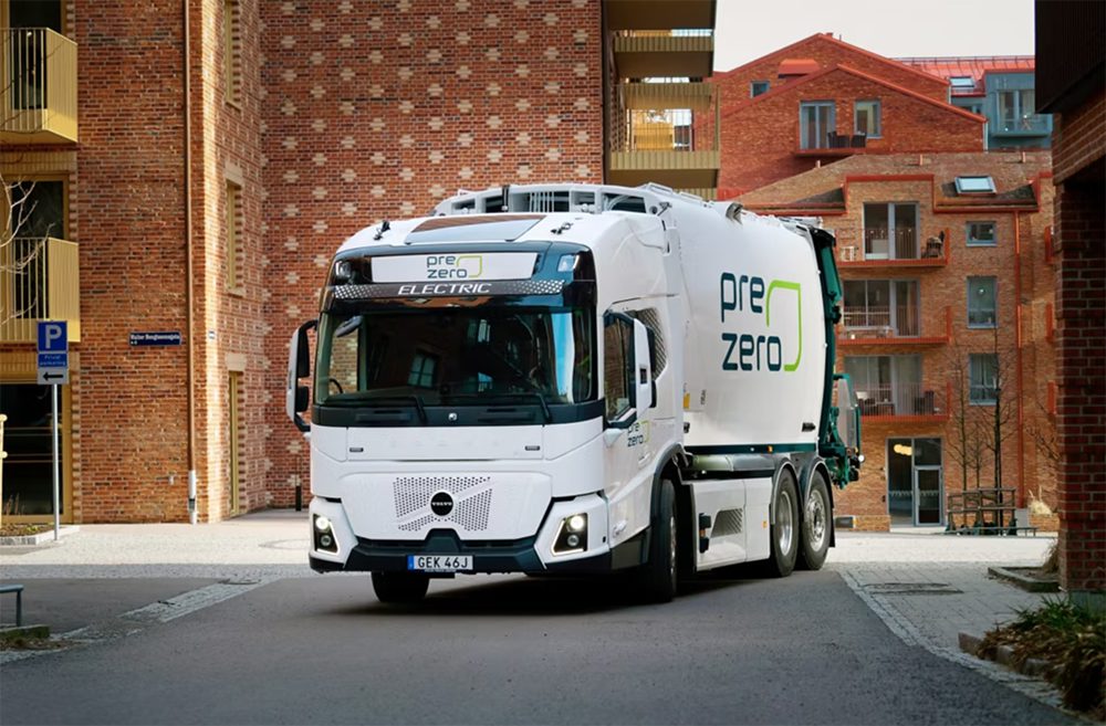Volvo продає 35 електричних вантажівок шведській компанії з управління відходами