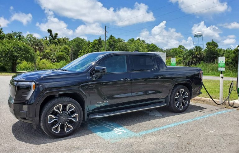 GMC Sierra EV Denali Max Range: розкішний седан чи вдосконалений робочий трак? Чому б не бути обом