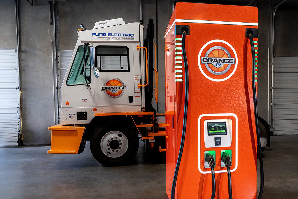 Orange EV та Optigrid представили швидкісну зарядну станцію Orange Juicer з інтегрованою батареєю