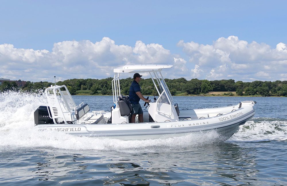 Highfield Boats співпрацює з Flux Marine у сфері електричних моторових човнів