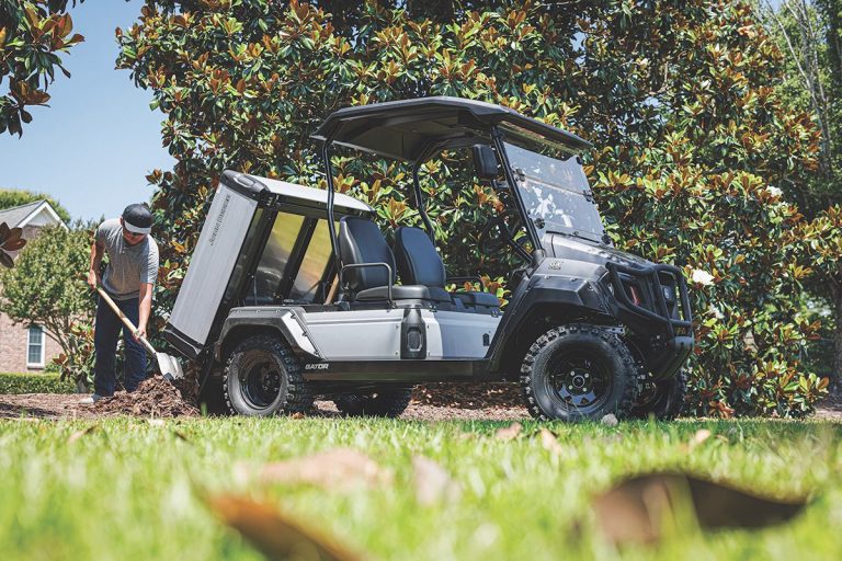 John Deere представляє повністю електричні утилітарні автомобілі Gator GX та GX Crew